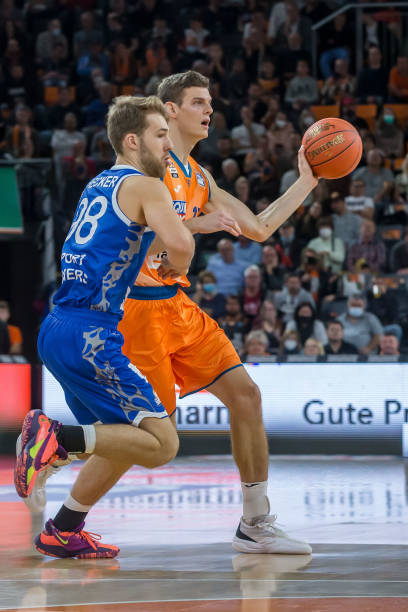 在竞争激烈 在竞争激烈